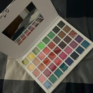 Eyeshadow pallet